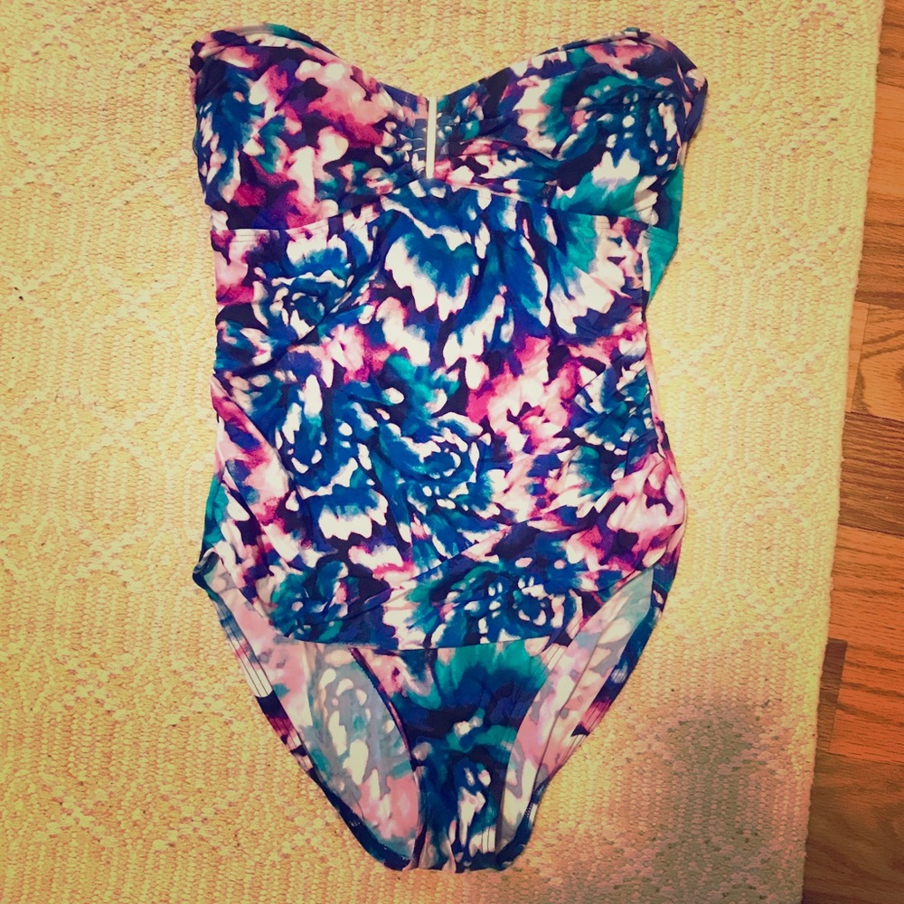 Like NEW -Calvin Klein - One Piece Floral Swimsuit
